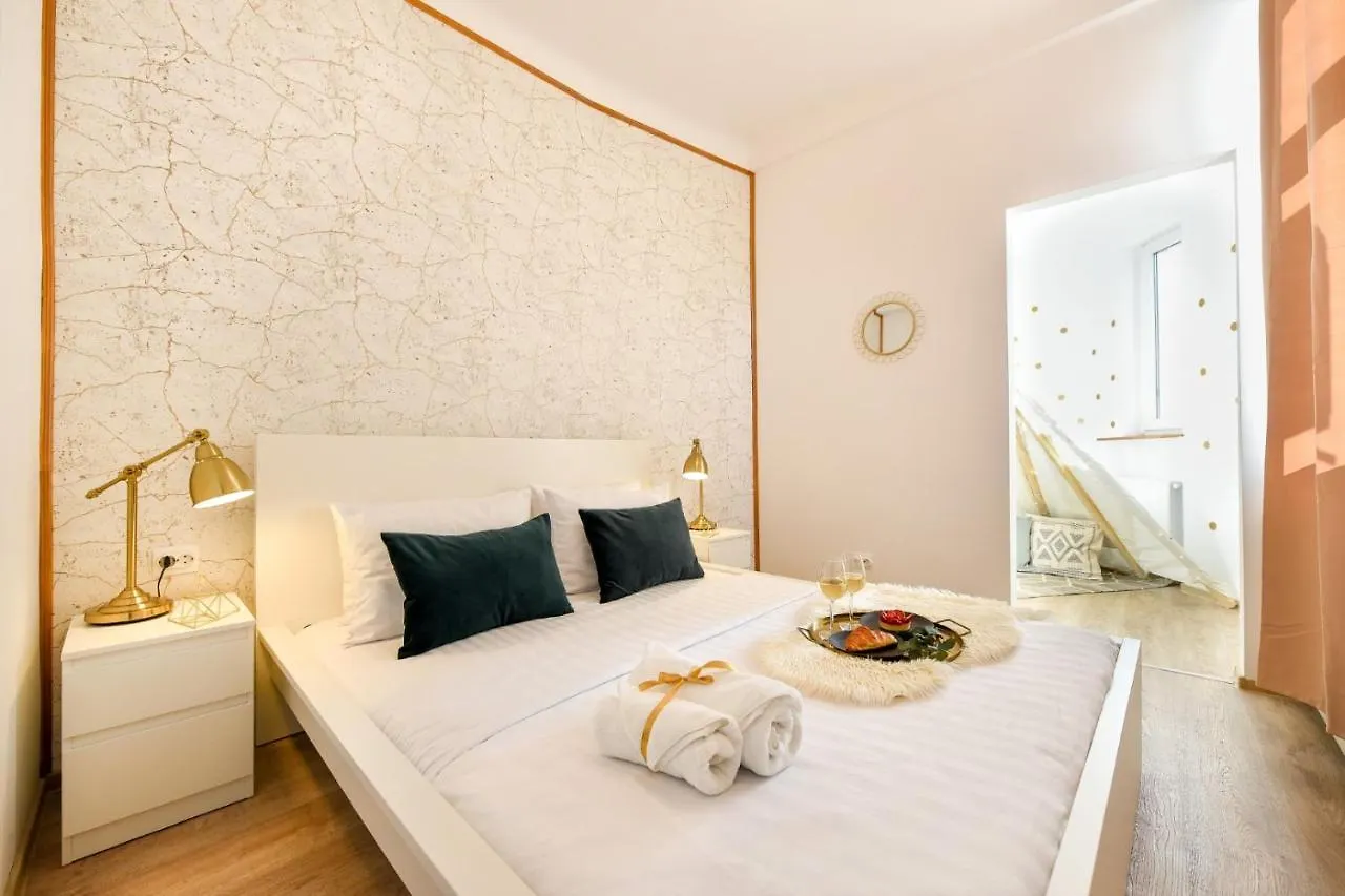 Golden Touches - Elegant - Armeneasca Central Apt ブカレスト